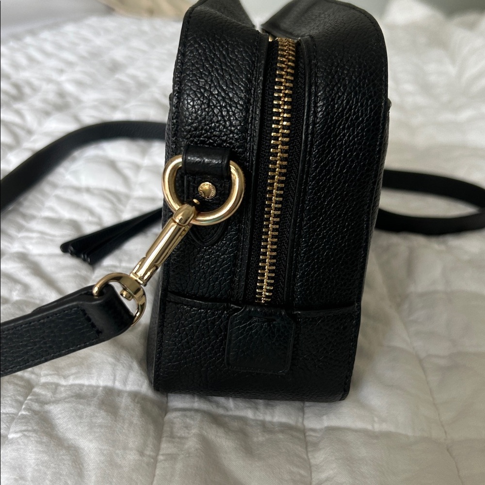 Coach Pebbled Black Leather Crossbody Camera Bag. - Picture 4 of 8
